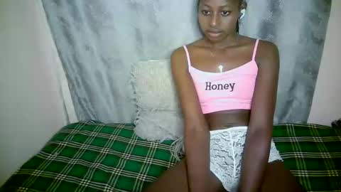 Snapshot of therry_heart chatting on October 2025 10:21:02 PM hearty online show from October 2025 10:21:02 PM