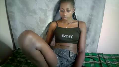 Snapshot of therry_heart chatting on October 2025 08:53:02 PM hearty online show from October 2025 08:53:02 PM