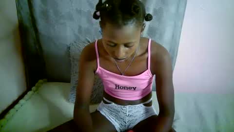 Snapshot of therry_heart chatting on November 2025 08:55:01 PM hearty online show from November 2025 08:55:01 PM