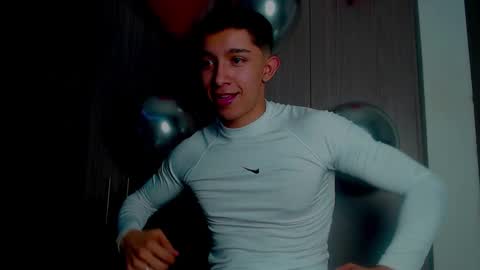 Snapshot of thesaint_xxx chatting on October 2025 02:08:02 AM thesaint_xxx online show from October 2025 02:08:02 AM
