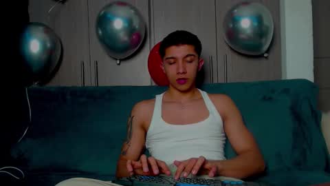 Snapshot of thesaint_xxx chatting on October 2025 07:17:02 AM thesaint_xxx online show from October 2025 07:17:02 AM