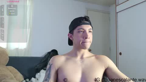 Snapshot of thesaint_xxx chatting on May 2026 06:37:01 PM thesaint_xxx online show from May 2026 06:37:01 PM