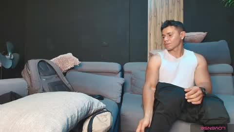 Snapshot of thestraightroom chatting on May 2026 01:24:07 AM thestraightroom online show from May 2026 01:24:07 AM