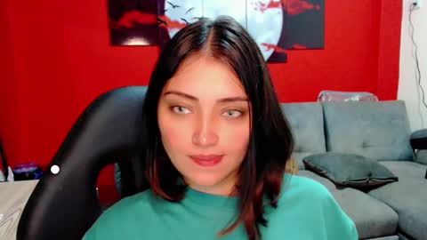 Snapshot of thesweethari chatting on February 2025 01:13:02 AM I dont do real meetings My bio online show from February 2025 01:13:02 AM