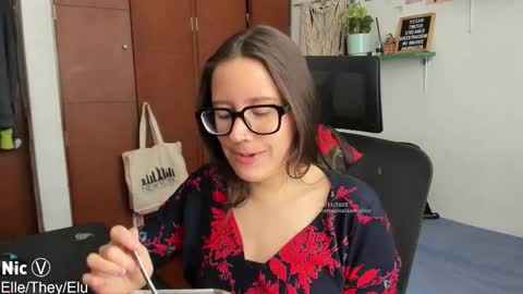 Nicole online show from November 2025 02:17:01 PM