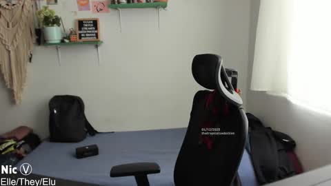 Nicole online show from December 2025 02:26:01 PM