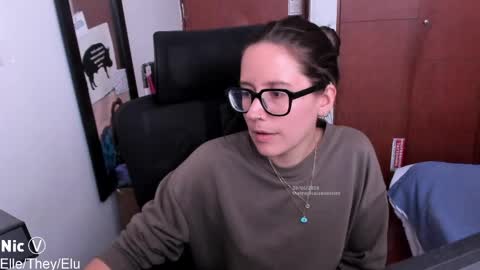 Nicole online show from April 2026 09:08:01 PM
