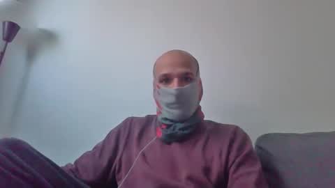 Scarf guy online show from November 2025 09:10:01 AM
