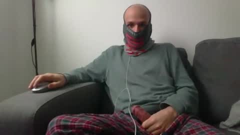 Scarf guy online show from February 2026 09:04:02 AM