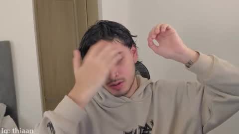 thiaan__ online show from November 2025 08:25:02 PM