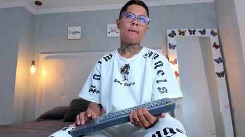 Snapshot of thiago_box chatting on March 2025 03:49:01 PM Thiago online show from March 2025 03:49:01 PM