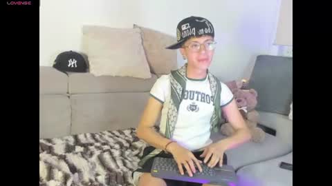 Snapshot of thiago_n_sam chatting on July 2026 06:30:01 AM thiago_n_sam online show from July 2026 06:30:01 AM