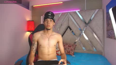 Snapshot of thiago_preston chatting on April 2026 07:40:02 PM Thiago online show from April 2026 07:40:02 PM