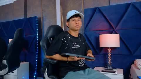 Snapshot of thiagoferrer_ chatting on May 2026 03:36:01 AM T H I A G O online show from May 2026 03:36:01 AM