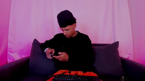 ThiagoFerreti online show from November 2025 07:57:01 PM