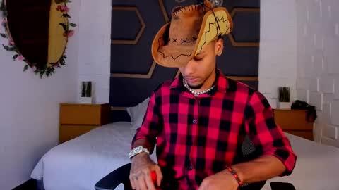 ThiagoFerreti online show from November 2025 07:48:02 PM