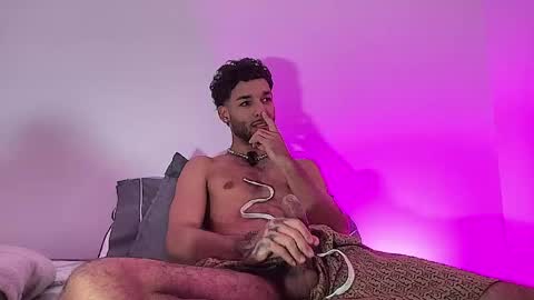 Snapshot of thiagoferreti_ chatting on June 2026 12:27:01 AM ThiagoFerreti online show from June 2026 12:27:01 AM