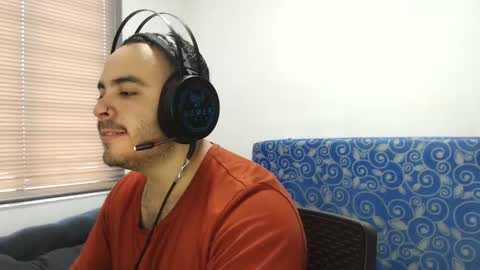 Thiago online show from December 2025 07:09:01 PM