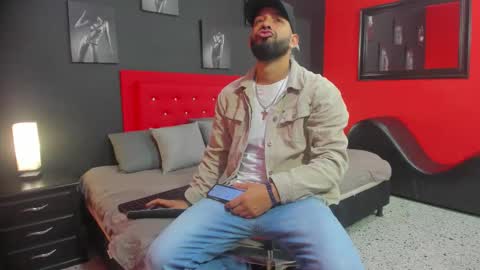 Thia Gomez online show from November 2025 12:17:01 PM