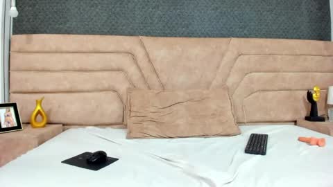 Thiago   online show from June 2026 12:28:01 AM
