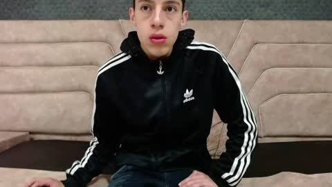 Snapshot of thiagos19 chatting on June 2026 01:01:01 PM Thiago online show from June 2026 01:01:01 PM