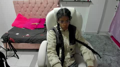 thianahorny online show from December 2025 10:01:01 AM