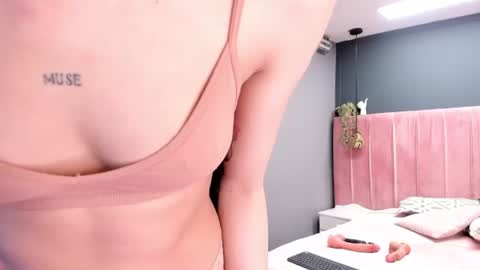 Snapshot of thiara_gh chatting on June 2026 12:22:01 PM thiara_gh online show from June 2026 12:22:01 PM