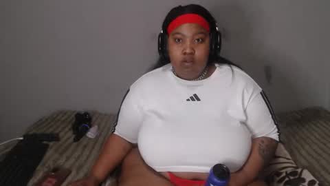 Snapshot of thickassmamie26 chatting on May 2026 01:58:02 AM thickassmamie26 online show from May 2026 01:58:02 AM
