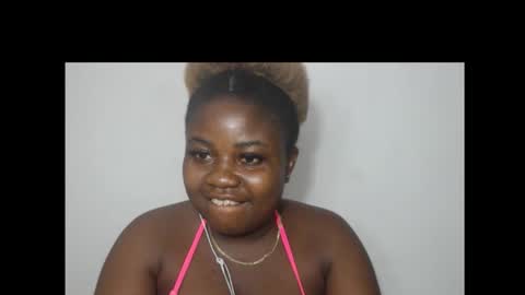 Snapshot of thickebonny7 chatting on February 2026 07:17:02 PM thickebonny7 online show from February 2026 07:17:02 PM