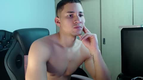 thin_tommy11 online show from January 2025 02:22:02 AM