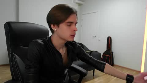 Snapshot of thomas_brons chatting on May 2026 05:48:02 AM THOMAS BRONS online show from May 2026 05:48:02 AM