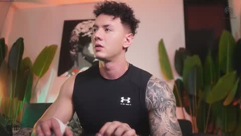 Thomas Falcon online show from November 2025 11:49:02 PM