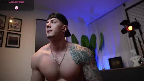 Snapshot of thomas_falcon1 chatting on February 2026 01:56:02 AM Thomas Falcon online show from February 2026 01:56:02 AM