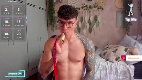 Thomas Grey online show from November 2025 09:30:02 PM