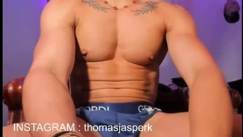 Snapshot of thomas_k7 chatting on May 2026 10:04:02 PM Thomas online show from May 2026 10:04:02 PM