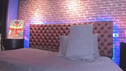 ---Thomas--- online show from February 2025 03:32:02 PM