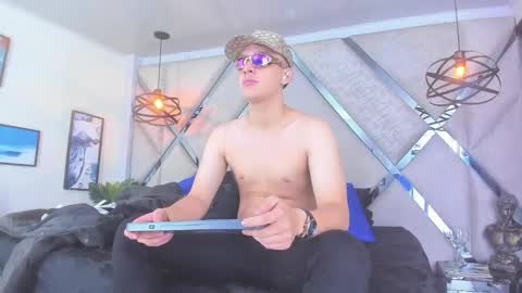 ---Thomas--- online show from February 2025 04:24:02 AM