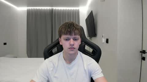 Tomas online show from April 2026 06:57:01 PM