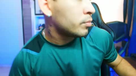 Snapshot of thomascollins__ chatting on November 2025 06:03:01 AM Thomas online show from November 2025 06:03:01 AM