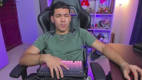 Snapshot of thomascollins__ chatting on February 2026 06:10:01 AM Thomas online show from February 2026 06:10:01 AM