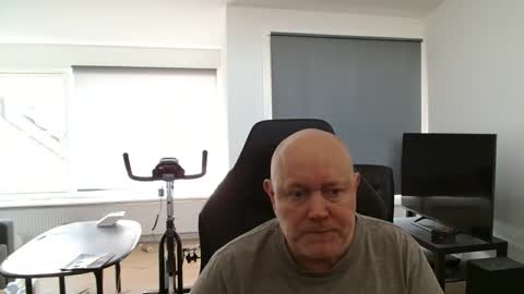 thomash32 online show from September 2025 12:16:01 PM