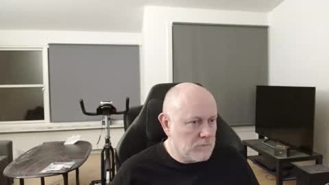 thomash32 online show from September 2025 08:58:02 PM