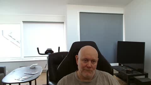 thomash32 online show from October 2025 11:20:02 AM