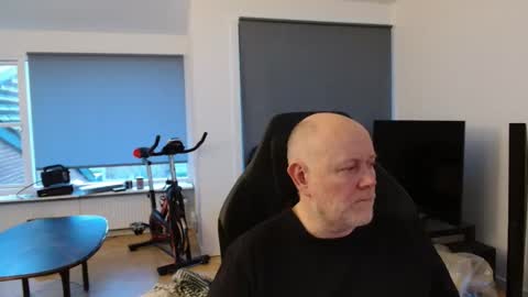 thomash32 online show from January 2026 03:05:01 PM