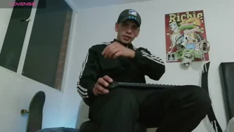 Snapshot of thomasjons chatting on June 2026 06:11:01 AM thomasjons online show from June 2026 06:11:01 AM