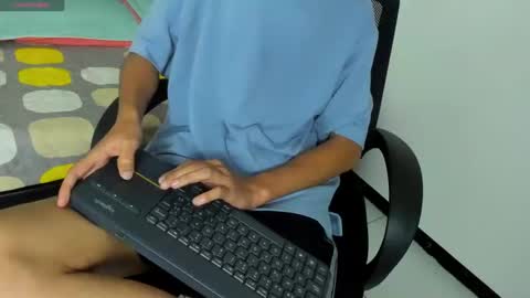 Snapshot of thommy_comp chatting on February 2025 07:44:02 AM thommy comp online show from February 2025 07:44:02 AM