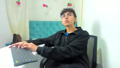 Snapshot of thommy_comp chatting on March 2025 03:00:01 AM thommy comp online show from March 2025 03:00:01 AM