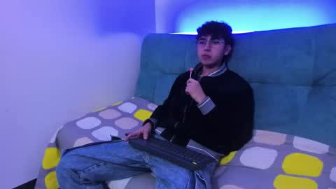 Snapshot of thommy_comp chatting on March 2025 03:22:01 AM thommy comp online show from March 2025 03:22:01 AM