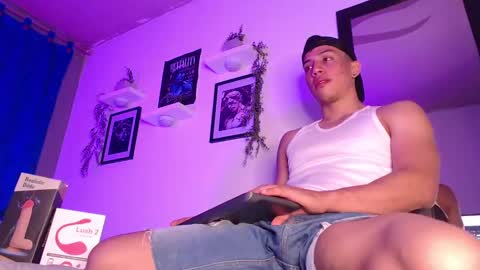 Snapshot of thomsevery_ chatting on January 2025 03:05:02 AM Thoms Every online show from January 2025 03:05:02 AM