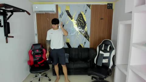 thomson_hot01 online show from April 2026 05:12:02 AM